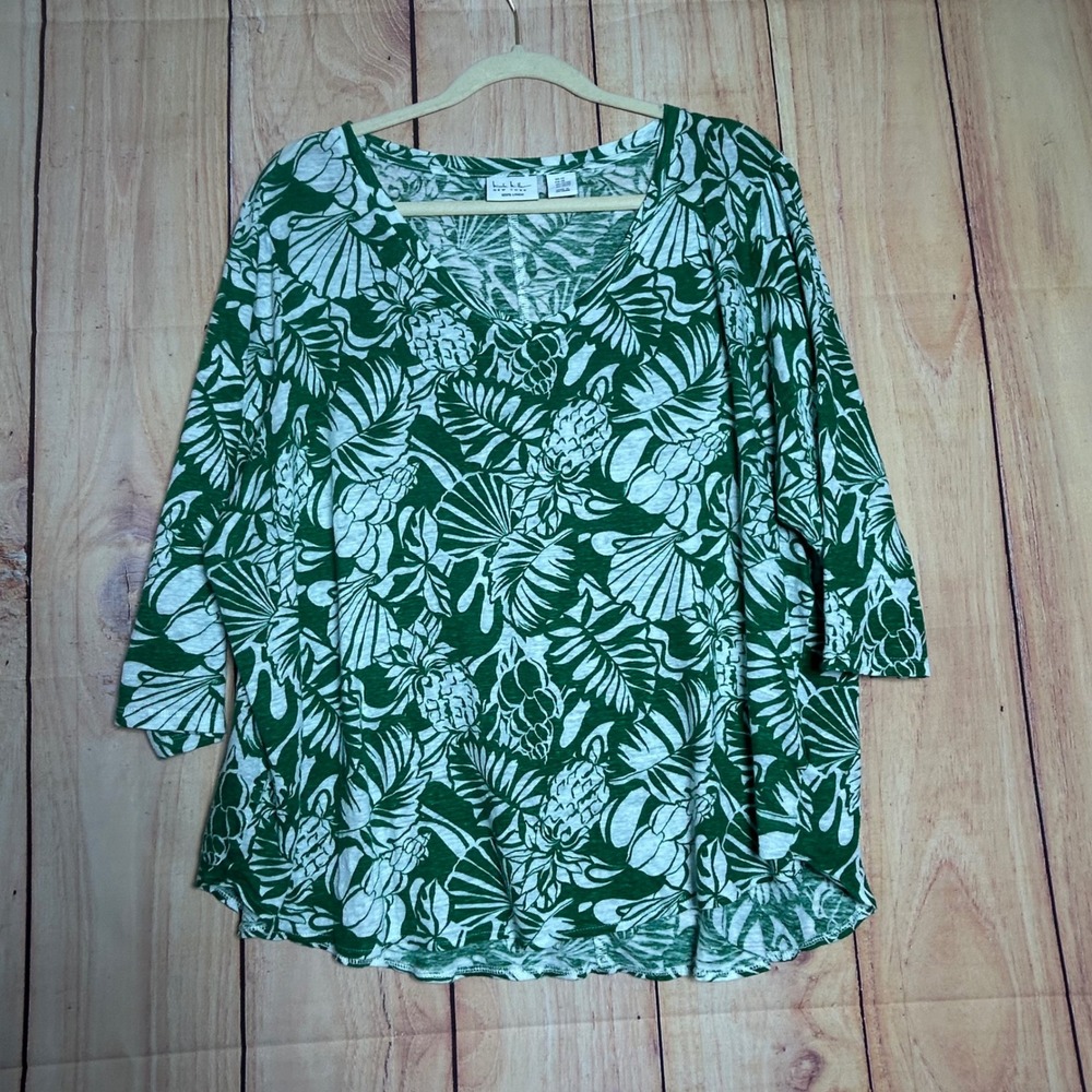 New Nicole Miller Top Women 2X Green Linen Tropical Palm Pineapple V-Neck Resort